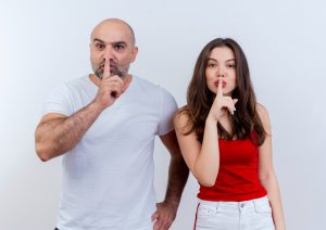 پنهانکاری در رابطه با مرد متاهل